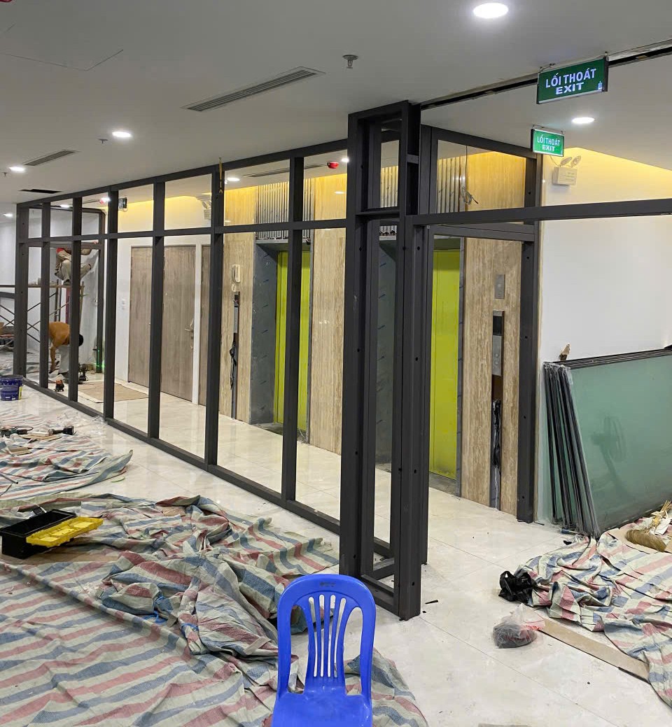 cua kinh khung thep 19 1